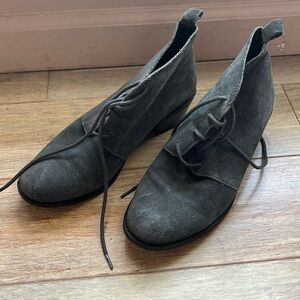 VIONIC Andi Women Lace Up Gray Suede Ankle Booties Size 6- Good Condition